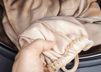 de ce se intorc hainele pe dos la spalat